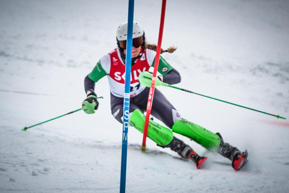 Noa Rabou tijdens een slalom race